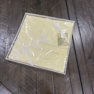 Vtg Kaye Walt Creation Pale Yellow 4 Napkins Tablecloth 44" x 44" Lace Appliq